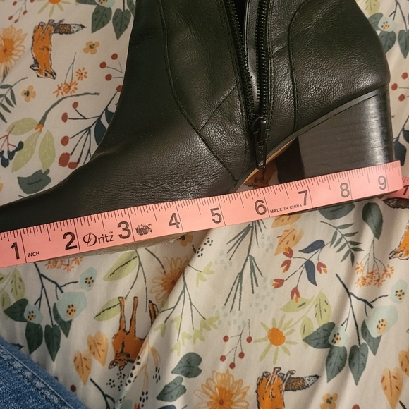 Crown Vintage black leather bootie, excellent condition, size 8. - Picture 6 of 7